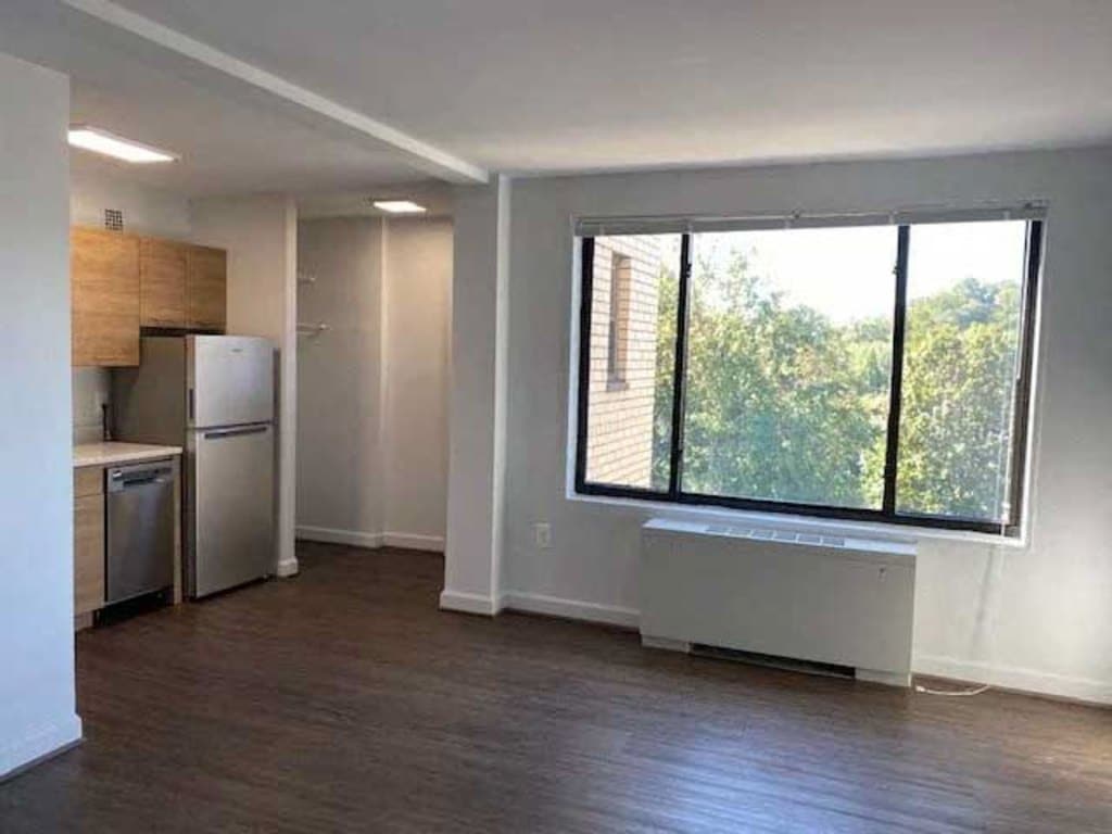 5100 connecticut living area