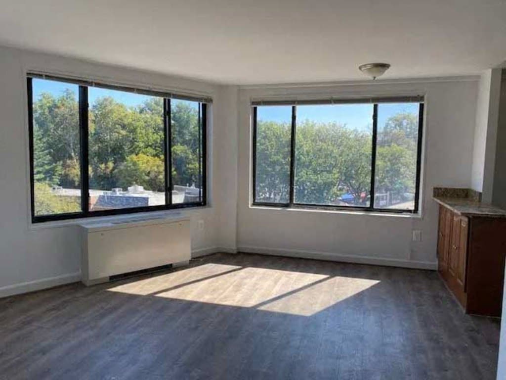 5100 connecticut living room